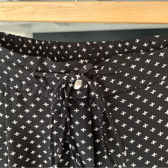 Pink Martini summer pants (Size M) - Picture 2 of 4